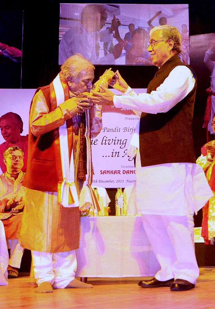 Chief Minister of Tripura Manik Sarkar honours Kathak maestro Pandit Birju Maharaj at a function in Agartala.