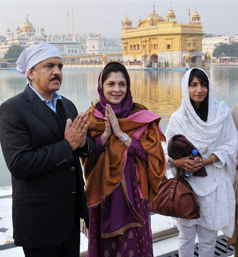 Chairman & Managing Director, Mahindra & Mahindra, Anand Mahindra along with family members paying obeisance at Golden Temple in Amritsar.