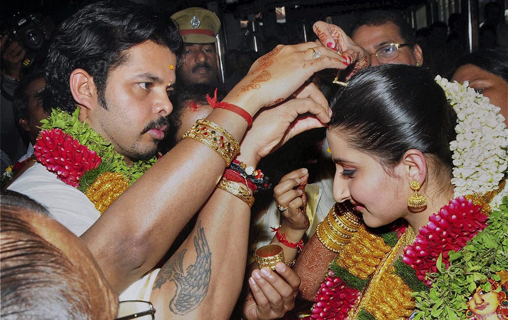 Cricketer S Sreesanth exchanging wedding vows with Bhuwneswari Kumari, hailing from a royal family in Rajasthan, at Sri Krishna temple in Guruvayur.