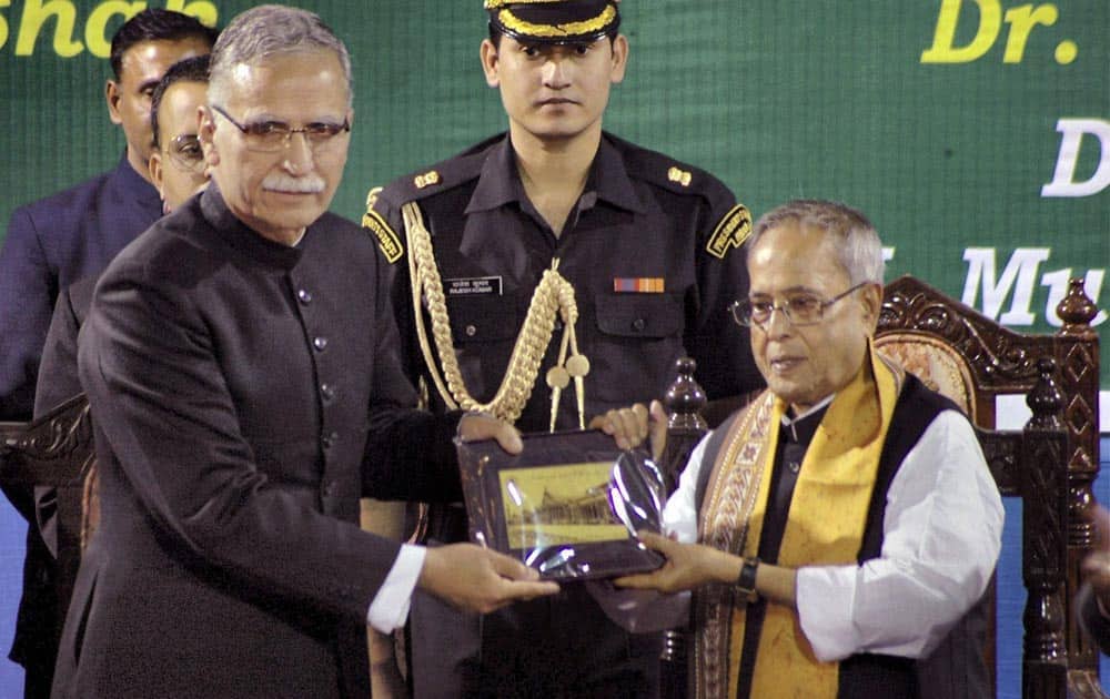 President, Pranab Mukherjee and Aligarh Muslim University (AMU) Vice Chanceller, Zamiruddin Shah at Raghunathgang in Murshidabad, West Bengal.