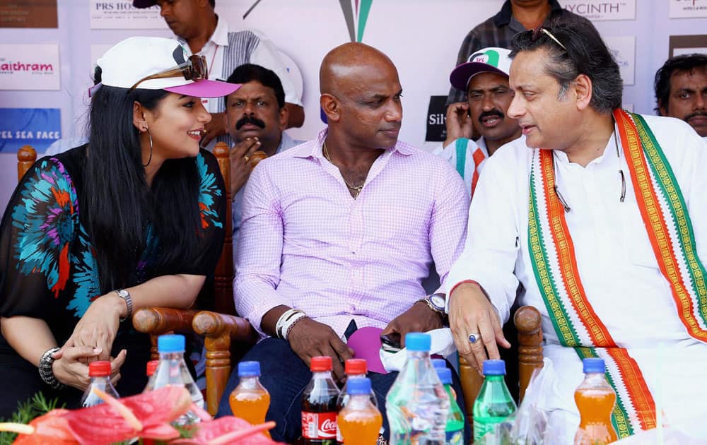 MoS for HRD Shashi Tharoor, Sri Lankan cricketer Sanath Jayasuriya and actor Shweta Menon at a function in Thiruvananthapuram.