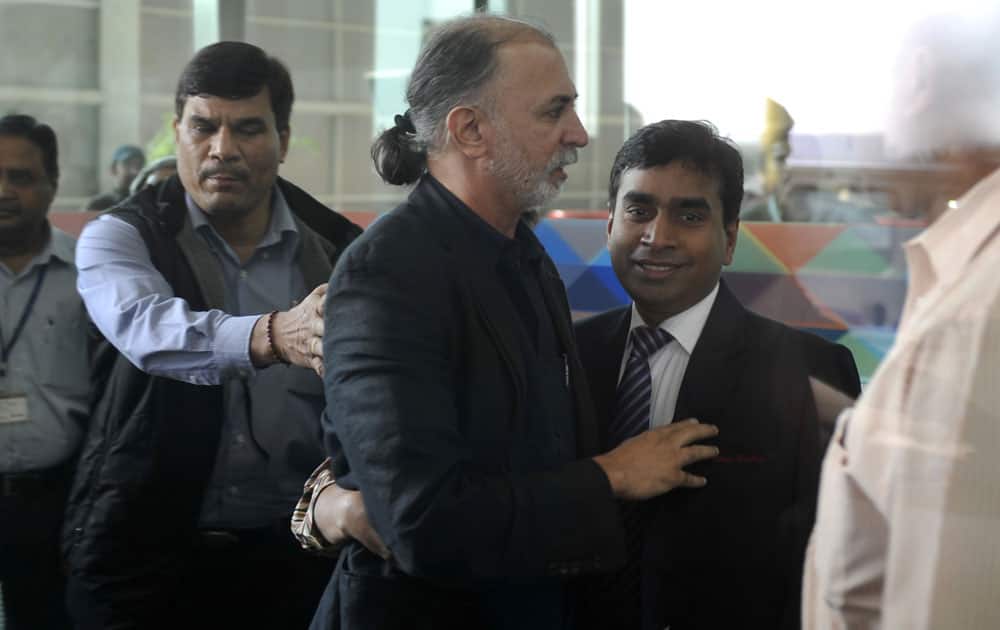 Tehelka editor-in-chief Tarun Tejpal at the Indira Gandhi International Airport in New Delhi on Friday before boarding flight to Goa. Pic Courtesy: arijit sen. Dna
