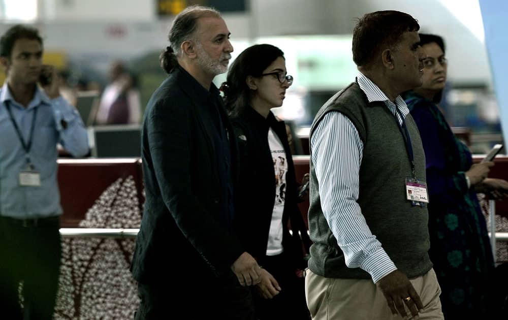 Tehelka editor-in-chief Tarun Tejpal at the Indira Gandhi International Airport in New Delhi on Friday before boarding flight to Goa. Pic Courtesy: arijit sen. Dna