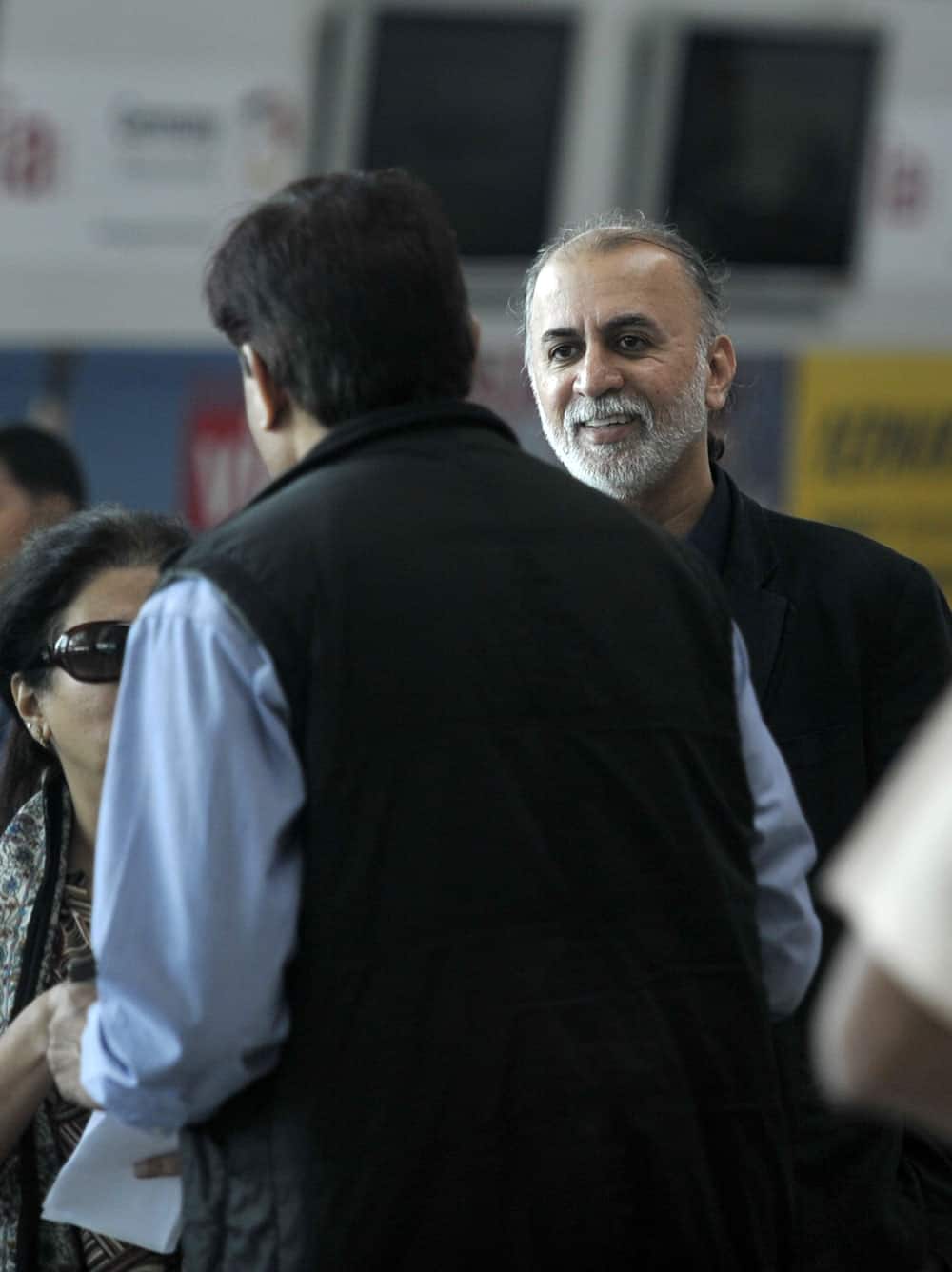 Tehelka editor-in-chief Tarun Tejpal at the Indira Gandhi International Airport in New Delhi on Friday before boarding flight to Goa. Pic Courtesy: arijit sen. Dna