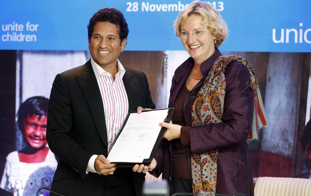 Sachin Tendulkar and UNICEF Regional Director for South Asia Karin Hulshof display a certificate declaring Tendulkar UNICEF ambassador for South Asia, in Mumbai.