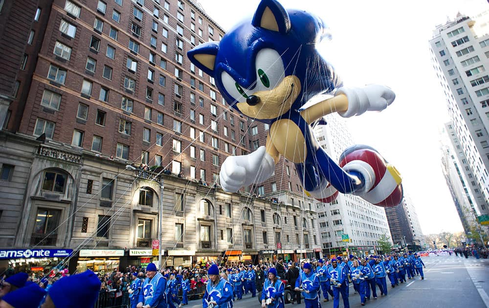 Handlers keep a tight rein on the Sonic the Hedgehog balloon as it travels the route of the Macy`s Thanksgiving Day Parade in New York.