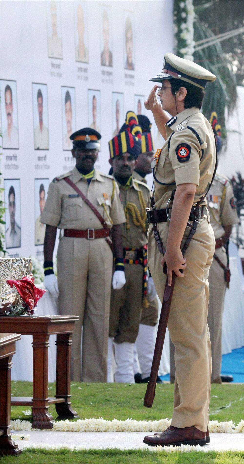 A woman police officer paying homage to the martyrs and victims of 26/11 terror attacks at a memorial at Police Gymkhana in Mumbai on Tuesday on the occasion of fifth anniversary of the gruesome incident.