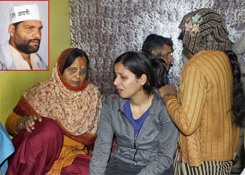Family members of AAP worker Arvind Malik (inset) who allegedly shot himself with a pistol, mourn his death in east Delhi`s Jaffrabad area.