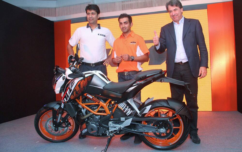 Rajiv Bajaj, MD Bajaj Auto Ltd. and Stefan Pierer, CEO KTM Sport Motorcycles presenting a ‘Special Edition’ KTM 390 Duke to Indian Cricketer Gautam Gambhir during an event in New Delhi.