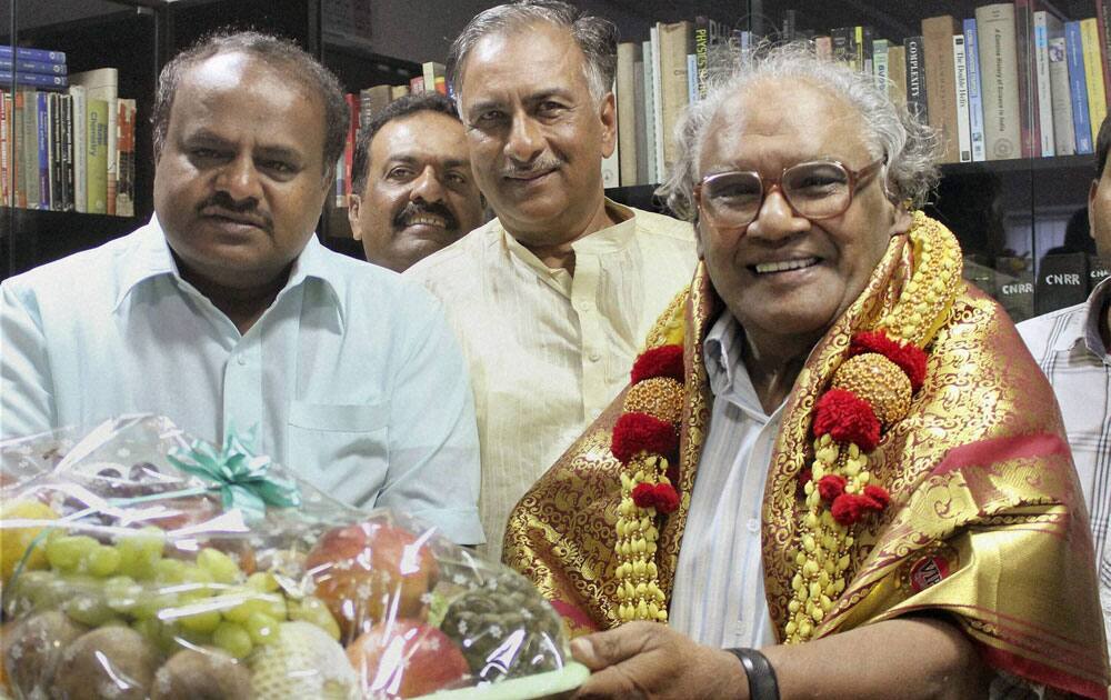 Karnataka`s former Chief Minister Kumaraswamy greets scientist CNR Rao at Jawaharlal Nehru Science Research Centre in Bengaluru.