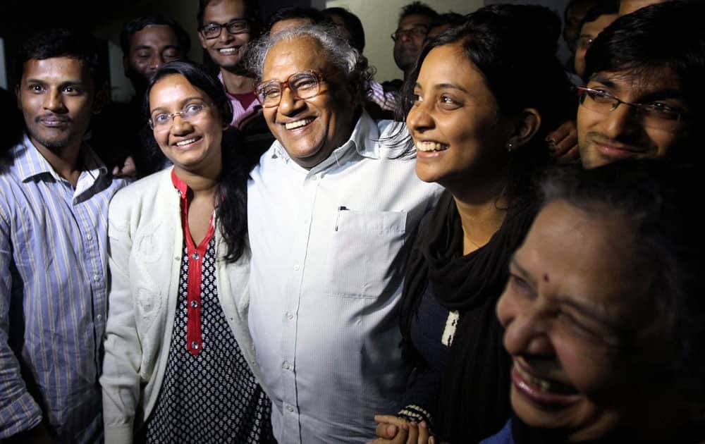 Scientist CNR Rao being congratulated by his students after the announcement of Bharat Ratna award, in Bengaluru.
