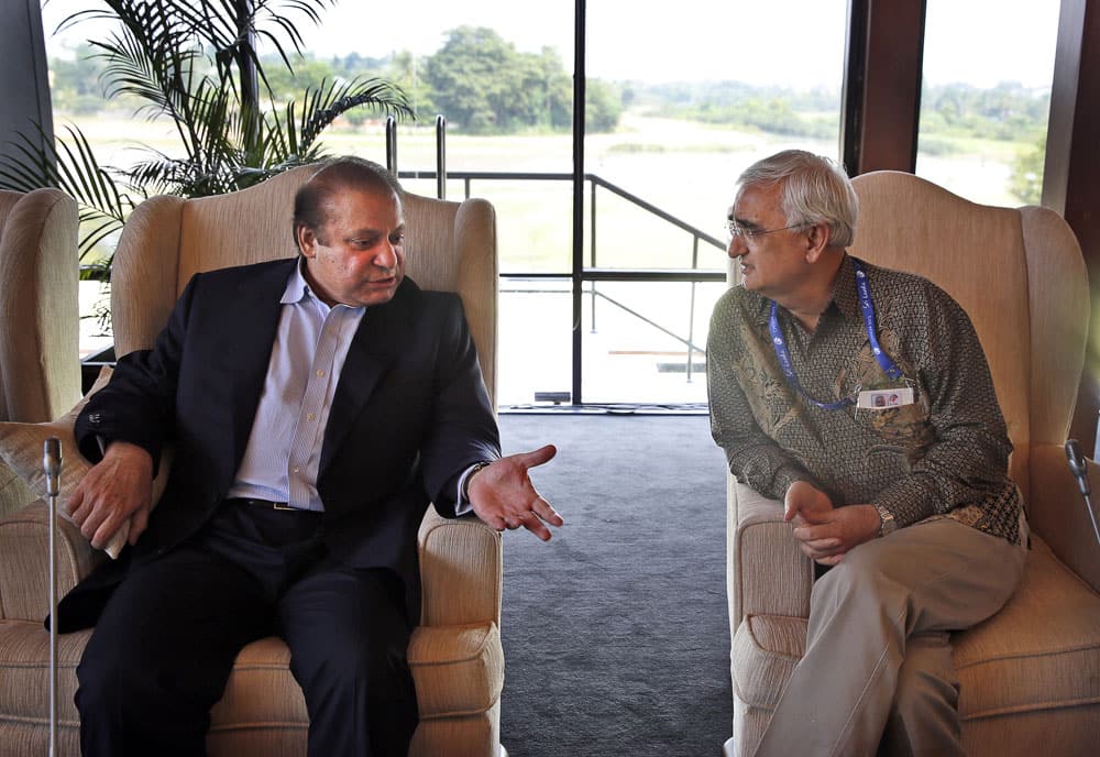 Pakistani Prime Minister Nawaz Sharif, left, talks with Indian Foreign Minister Salman Khurshid during a retreat at the Commonwealth Heads of Government meeting, in Colombo, Sri Lanka.