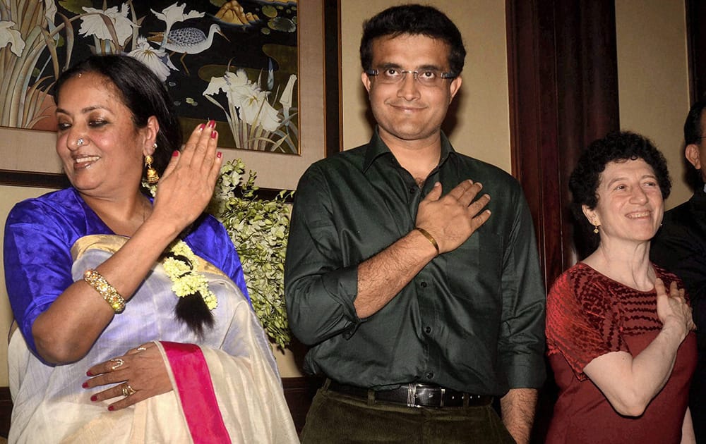 Former cricket captain Sourav Ganguly with Geeta Gopalakrishnan, Director, Donor Relationship, Tata Medical Centre (L) and athlete Prachi Mehta taking oath during a media conference for a Marathon to support underprivileged cancer patients in Kolkata.
