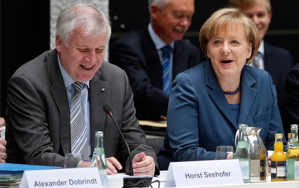 German Chancellor and chairwoman of the Christian Democratic Union,CDU, Angela Merkel, right, and the chairman of the Christian Social Union, CSU, Horst Seehofer, left, attend a meeting with representatives of the Social Democratic Party, SPD, in Berlin, Germany.