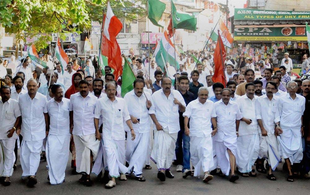 UDF workers take out a procession protesting against the attack on Kerala Chief Minister Oommen Chandy by LDF workers, in Kozhikode.