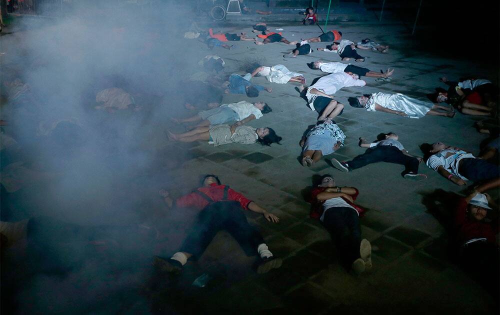 Filipino dancers perform to Michael Jackson`s hit song