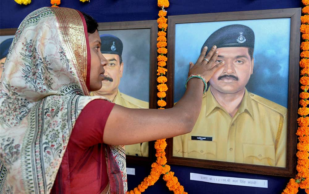A widow paying tribute to her martyred husband on the occasion of Police Commemoration Day in Bhopal.