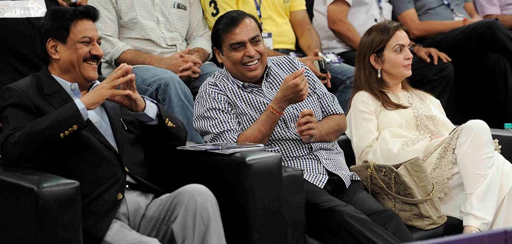 Industrialist Mukesh Ambani along with wife Neeta Ambani and Maharshtra CM Prithviraj Chavan during the Reliance Indian Junior and Cadet Open in Mumbai.