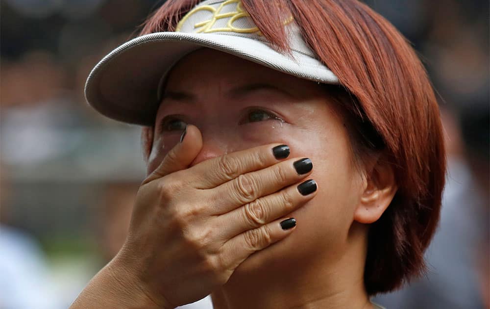 Hong Kong TV actress Rain Lau Yuk Tsui cries during a gathering outside the Hong Kong government headquarters.