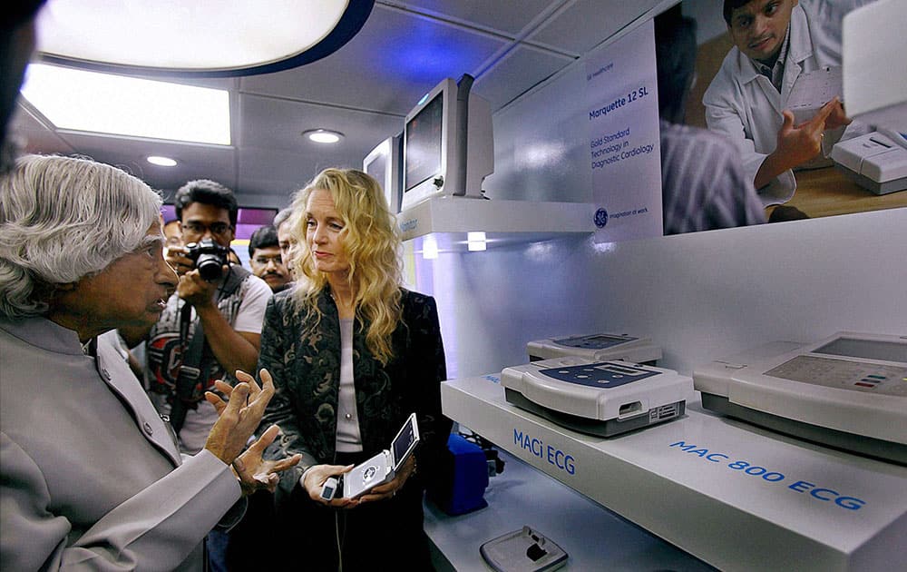 Former president APJ Abdul Kalam monitors the equipments inside the vehicle for India-wide Mission on Wheels to spread awareness on quality health care through affordable and accessible innovations in New Delhi.