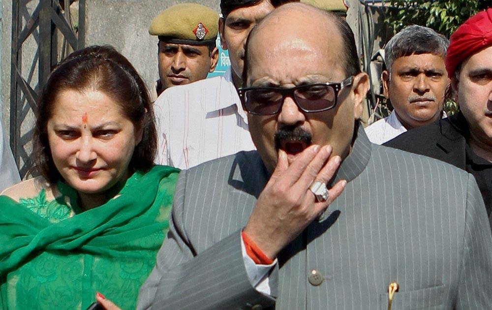 Rajya Sabha MP Amar Singh with MP Jaya Prada arrives to appear in Tis Hazari court in New Delhi on Saturday in connection with cash-for-vote-scam.
