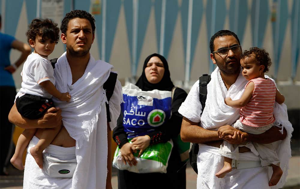Muslim pilgrims carry their luggage as they prepare to leave Mecca to begin the hajj ritual, in the Muslim holy city of Mecca, Saudi Arabia.