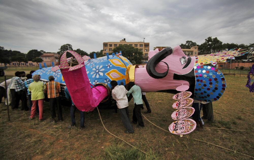 Workers lift to erect a huge effigy of the ten-headed demon God Ravan, being prepared for the upcoming Dussehra festival in Jammu.