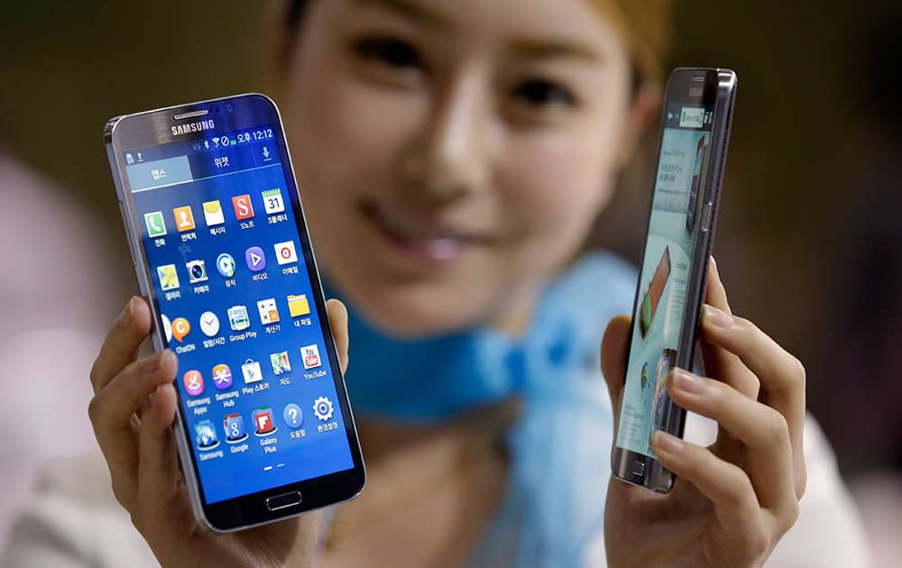 A model poses with Samsung Electronics` smartphones the Galaxy Round for photos at Korea Electronics Show in Goyang, west of Seoul, South Korea.