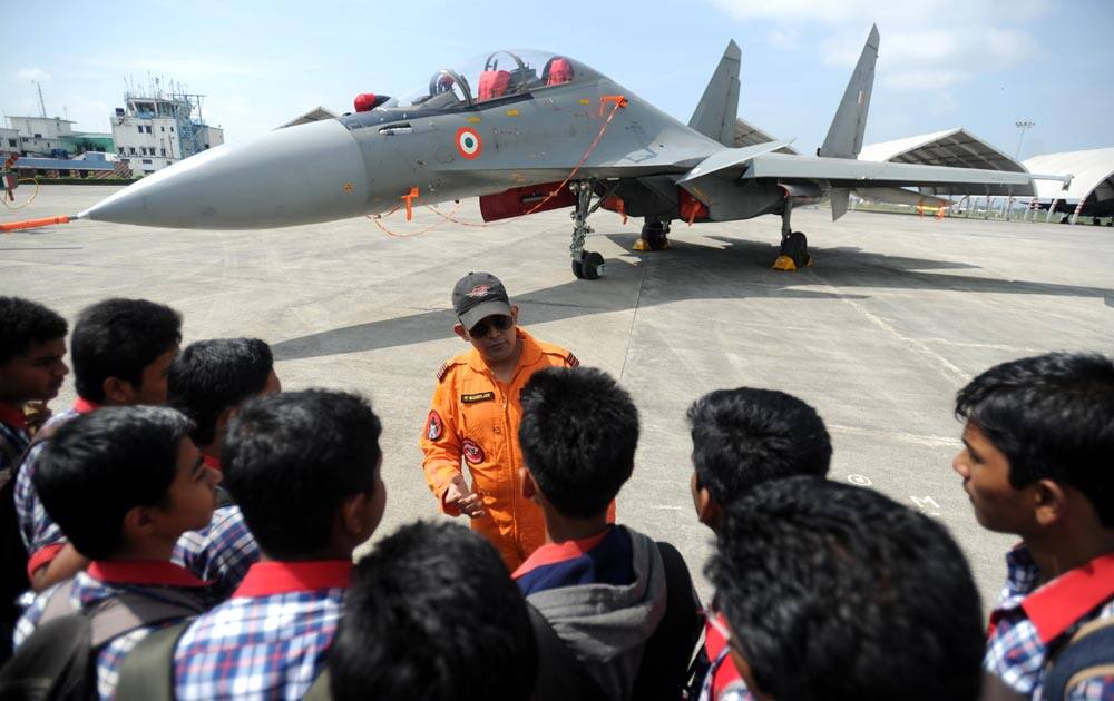IAF officer giving information to school children about Sukhoi-30 MKI on display at Indian Air Force`s (IAF) Pune station in Pune. Pic Courtesy: DNA