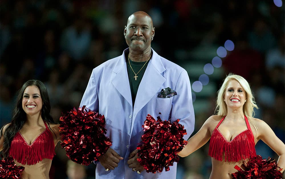 Former Philadelphia`s 76ers Darryl Dawkins, center, receives a tribute before the match against Bilbao Basket, during the NBA Global basketball game, in Bilbao northern Spain.
