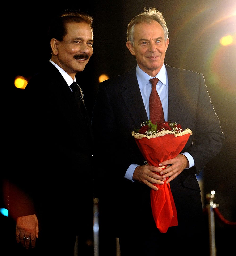 Subrata Roy, Chairman of Sahara India Pariwar, welcomes the former British Prime Minister Tony Blair upon his arrival at the Balkan Peace Festival, organized by the Indian