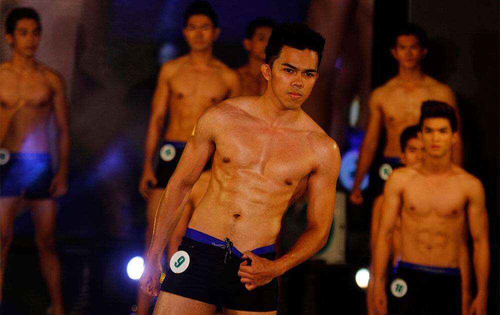 Myanmar models take part in
