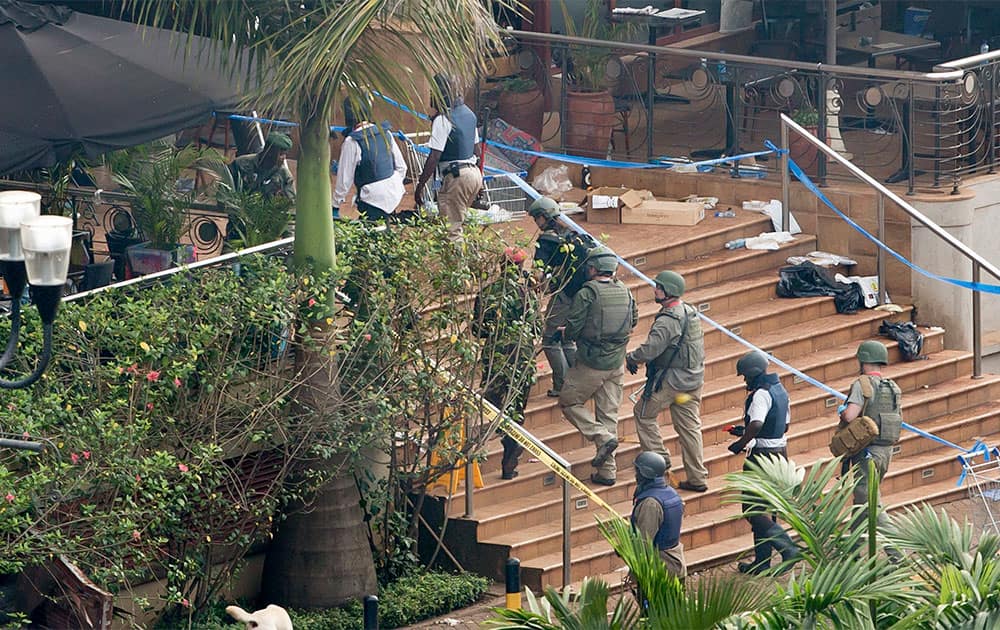 Unidentified armed foreigners, accompanied by Kenyan security forces, enter the main entrance of the Westgate Mall in Nairobi, Kenya.