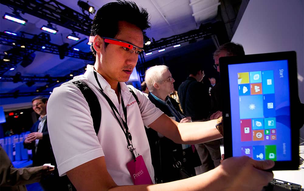 Vincent Nguyen, Editor in Chief of SlashGear, wears Google Glass while covering the introduction of the Microsoft Surface in New York.