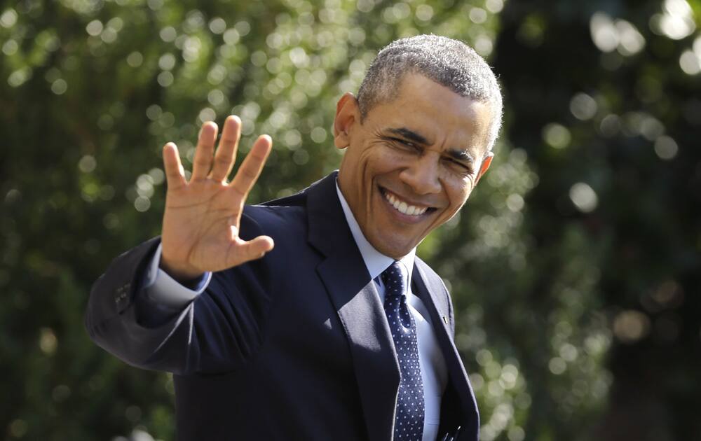 President Barack Obama waves to reporters as he walks across the South Lawn of the White House to board Marine One, Friday, Sept. 20, 2013, in Washington.