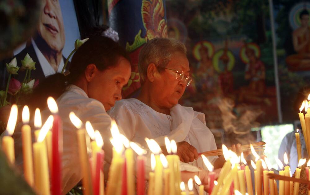 Cambodian Buddhist followers burn incense sticks as they offer prayers during Pchum Ben, or Ancestors` Day, celebrations at a Buddhist pagoda in Phnom Penh, Cambodia.