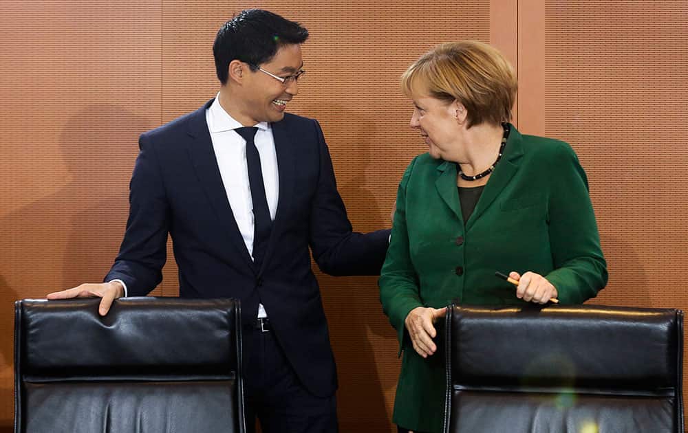 German Chancellor and Christian Democratic Union, CDU, chairwoman Angela Merkel and Economic Minister, Vice Chancellor and Free Democratic Party,FDP, chairman Philipp Roesler arrive for the last cabinet meeting prior to the national elections at the chancellery in Berlin.