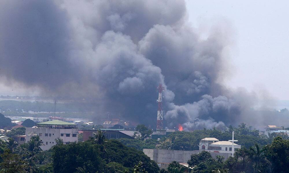 Fire rages anew as fighting continues between government forces and Muslim rebels in Zamboanga city in southern Philippines.