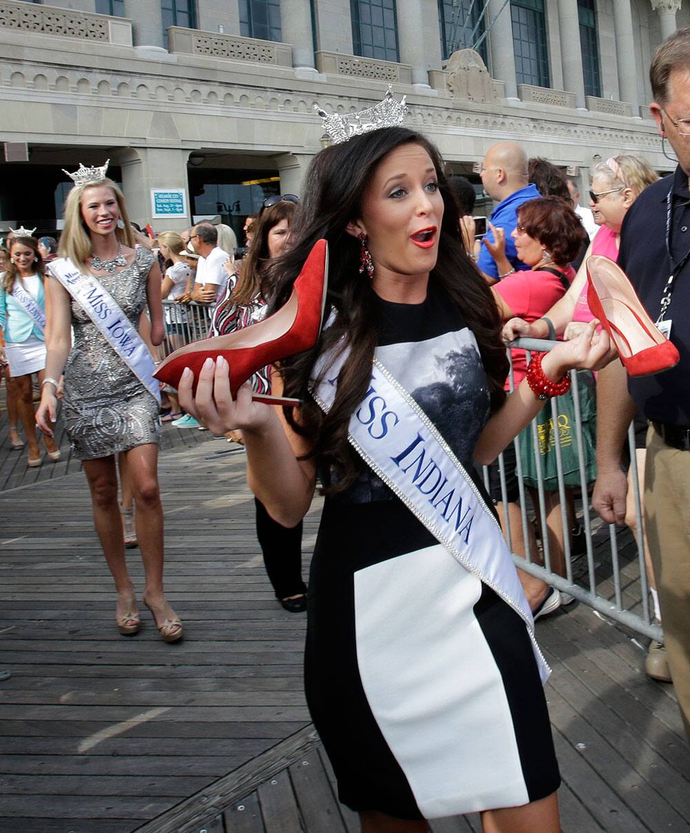 Miss Indiana Terrin Thomas lost her shoes as Miss America contestants arrive in Atlantic City. The Miss America pageant is back in the city where it began, six years after spurning the city for Las Vegas.