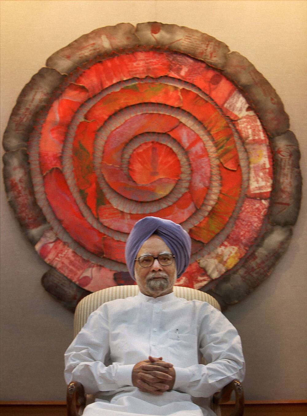 Prime Minister Manmohan Singh in a meeting with the National award wining teachers, in New Delhi.