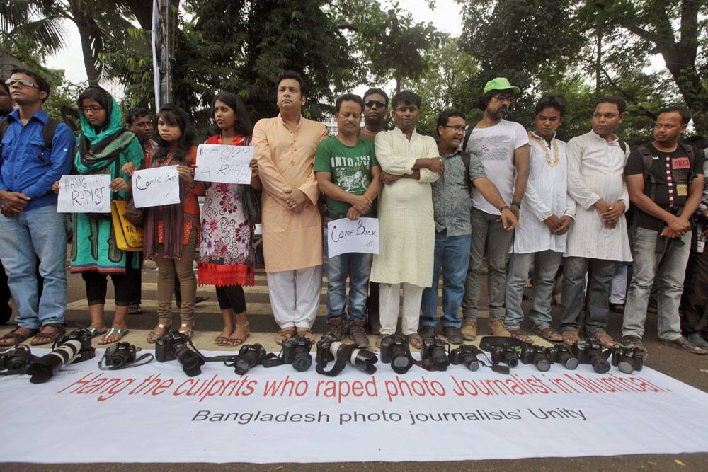 Members of Bangladesh Photojournalists Unity form a human chain in Dhaka, Bangladesh, to protest against the last week`s gang rape of a 22-year-old Indian woman photojournalist in Mumbai.
