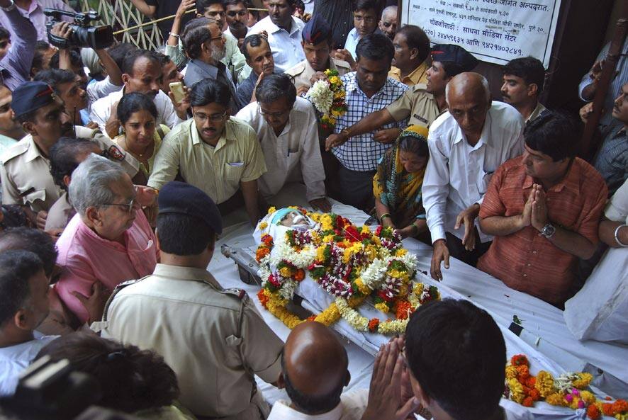 People pay last respects to anti-superstition activist Narendra Dabholkar who was killed in Pune. Police are searching for the two motorcycle-riding attackers, who in daylight gunned down the 67-year-old activist who crusaded against superstition, black magic and unholy Hindu godmen.