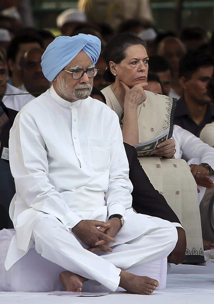 Prime Minister Manmohan Singh and Congress Party President Sonia Gandhi, attend a prayer meeting in memory of former Indian Prime Minister Rajiv Gandhi on his birth anniversary at his memorial in New Delhi.