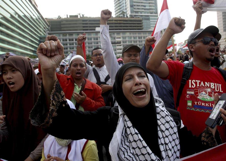 Indonesian Muslims chant slogans during a rally calling for an end to the violence used against supporters of ousted Egyptian President Mohammed Morsi in Egypt, in Jakarta.