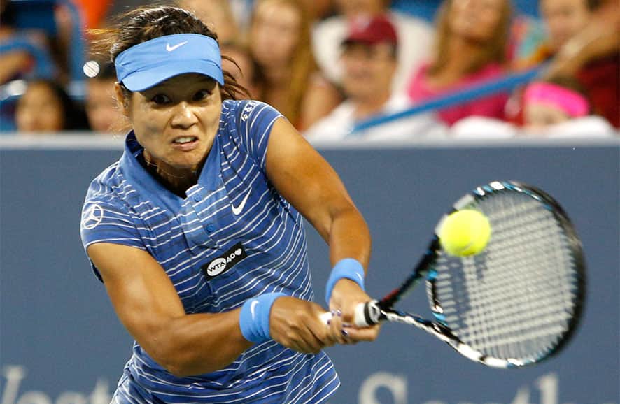 Li Na, of China, hits a backhand against Serena Williams, of the United States, during a semifinal at the Western & Southern Open tennis tournament, in Mason, Ohio. Williams won 7-5, 7-5.