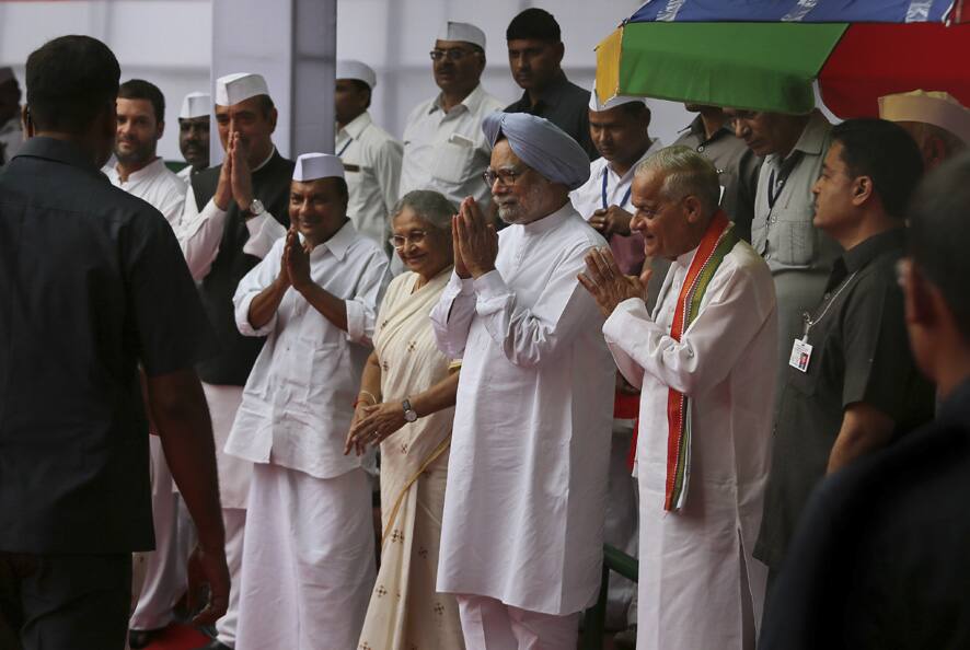 Prime Minister Manmohan Singh and other Congress party leaders greet party President Sonia Gandhi as she arrives for a flag hoisting ceremony at the party headquarters to mark Independence Day in New Delhi.