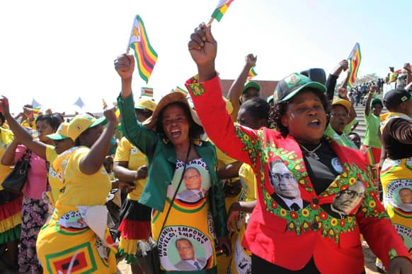 Supporters of Zimbabwean President elect, Robert Mugabe sing and dance, at the country`s commemoration of Heroes day, in Harare.
