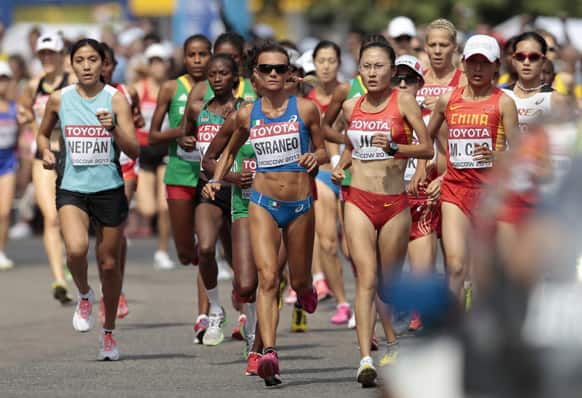 Italy`s Valeria Straneo, center, leads the pack at the beginning of the women`s marathon at the World Athletics Championships outside the Luzhniki stadium in Moscow.