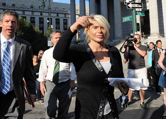 Kristin Davis leaves Manhattan federal court in New York. Davis, a former madam running against former Gov. Eliot Spitzer in the race for New York City comptroller, peddled hundreds of powerful painkillers and other prescription pills in exchange for Ecstasy and cash from a drug dealer wearing a wire.