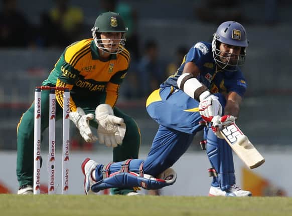 Sri Lankan batsman Lahiru Thirimanne, right, plays shot in front of South African wicketkeeper Quinton de Kock during their 5th one-day international (ODI) cricket match in Colombo, Sri Lanka.